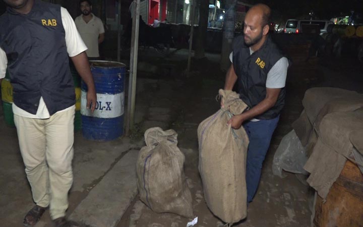 নাভারণে নকল ব্যান্ডরোলযুক্ত জামান বিড়ি ও সাব্বির বিড়ি জব্দ করেছে র‌্যাব; মামলা দায়ের